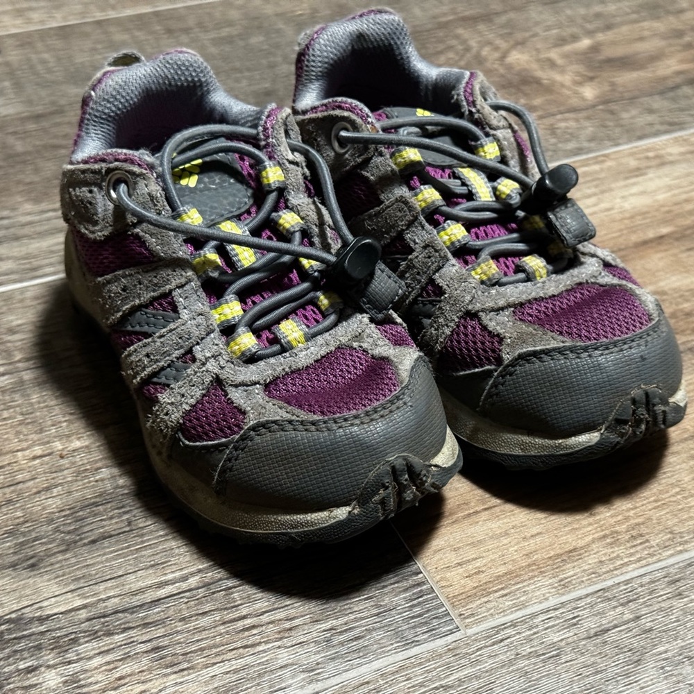 Girls Columbia hiking shoes 8C